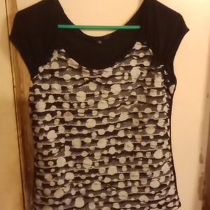 Size M black and white summer top